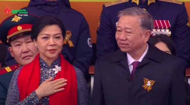 Party leader To Lam salutes Vietnamese troops from Red Square grandstand